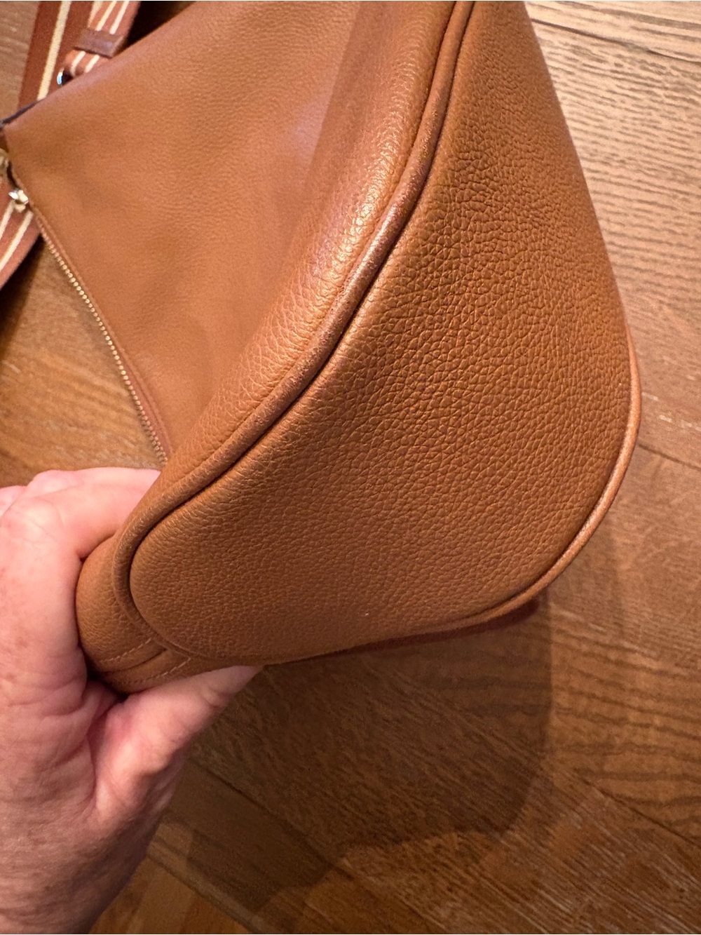 Kate Spade Tan Pebbled Leather Crossbody Bag with long adjustable striped strap - Picture 4 of 11